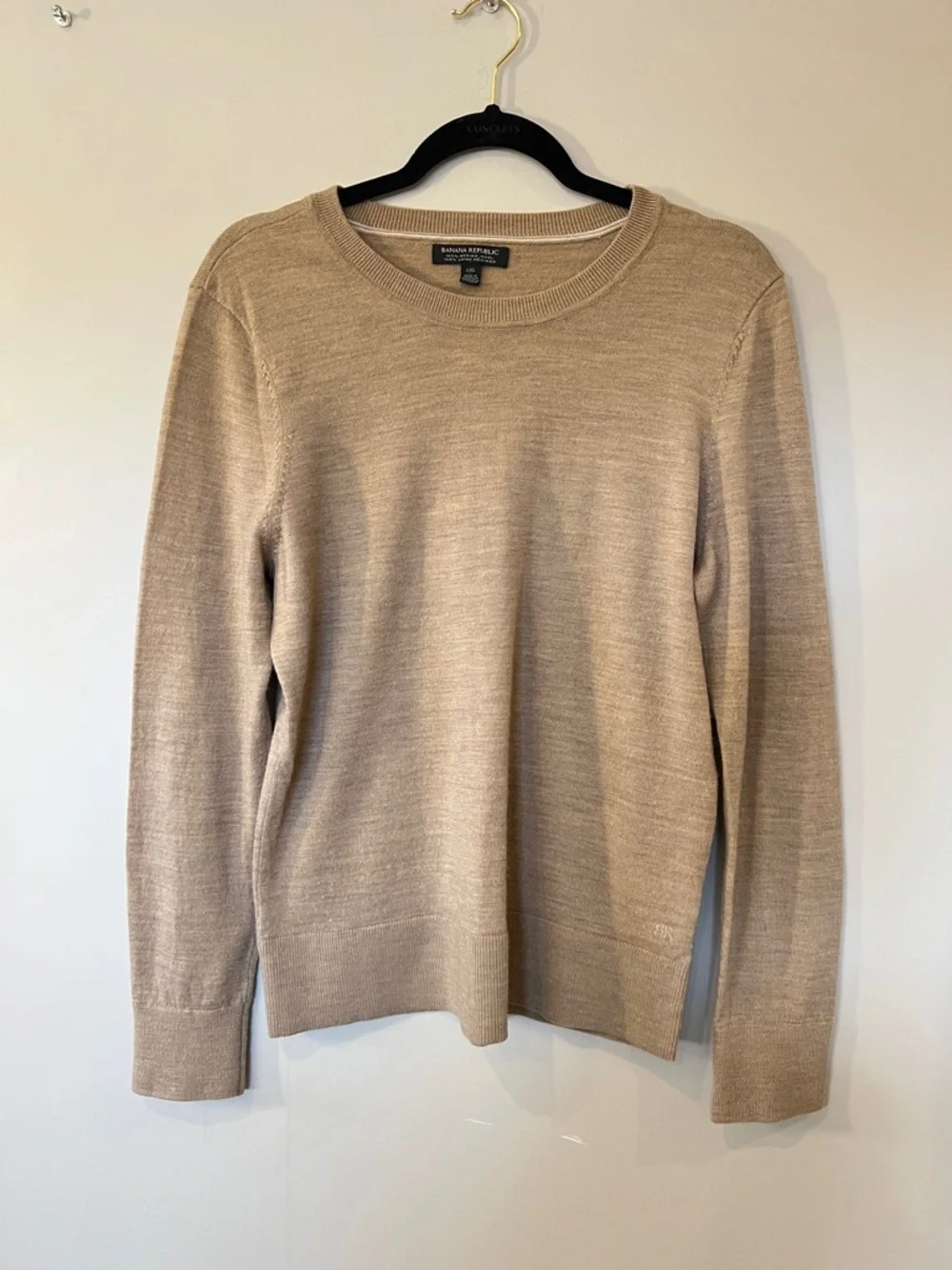 ✌🏻 2 pack of Banana Republic Men’s Merino Wool Sweaters - Beige/ Grey - Picture 3 of 8